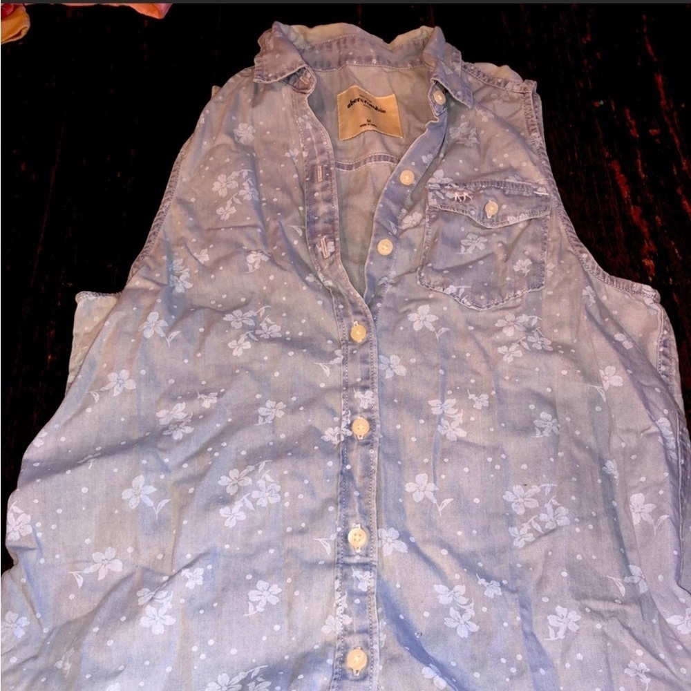Abercrombie sleeveless denim floral top M 🦌